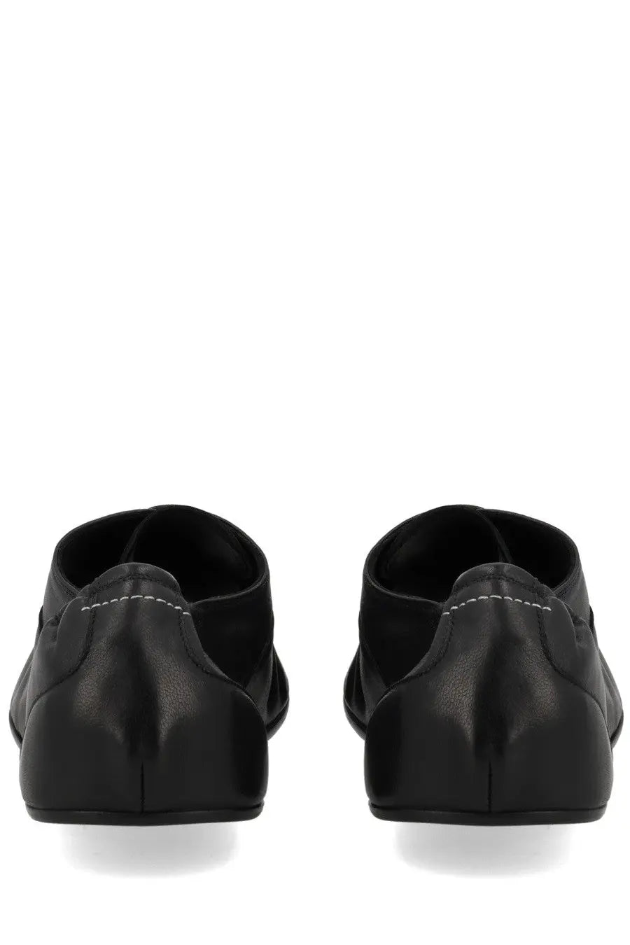 Black leather loafers with subtle white stitching in mm6 maison margiela men’s scarpe travel derby black style