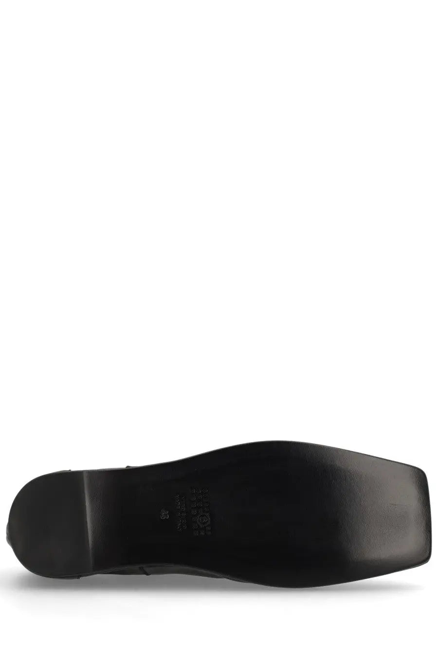 Black leather sole of mm6 maison margiela men’s scarpe travel derby shoe with square toe and embossed brand logo