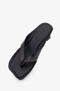Mm6 maison margiela women’s black leather flip-flop sandals with square toe and low heel