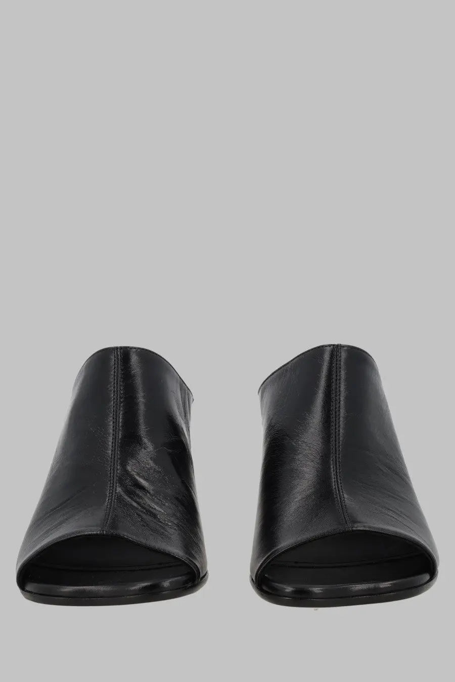 Black leather mules with a sleek minimalist design and subtle stitching by MM6 Maison Margiela women’s mule anatomic con tacco black