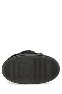 Black rubber sole with textured tread and moon boot branding on the back of moon boot unisex icon boot black