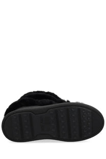 Black moon boot unisex Ltrack high with plush faux fur lining and durable rubber sole for winter wear
