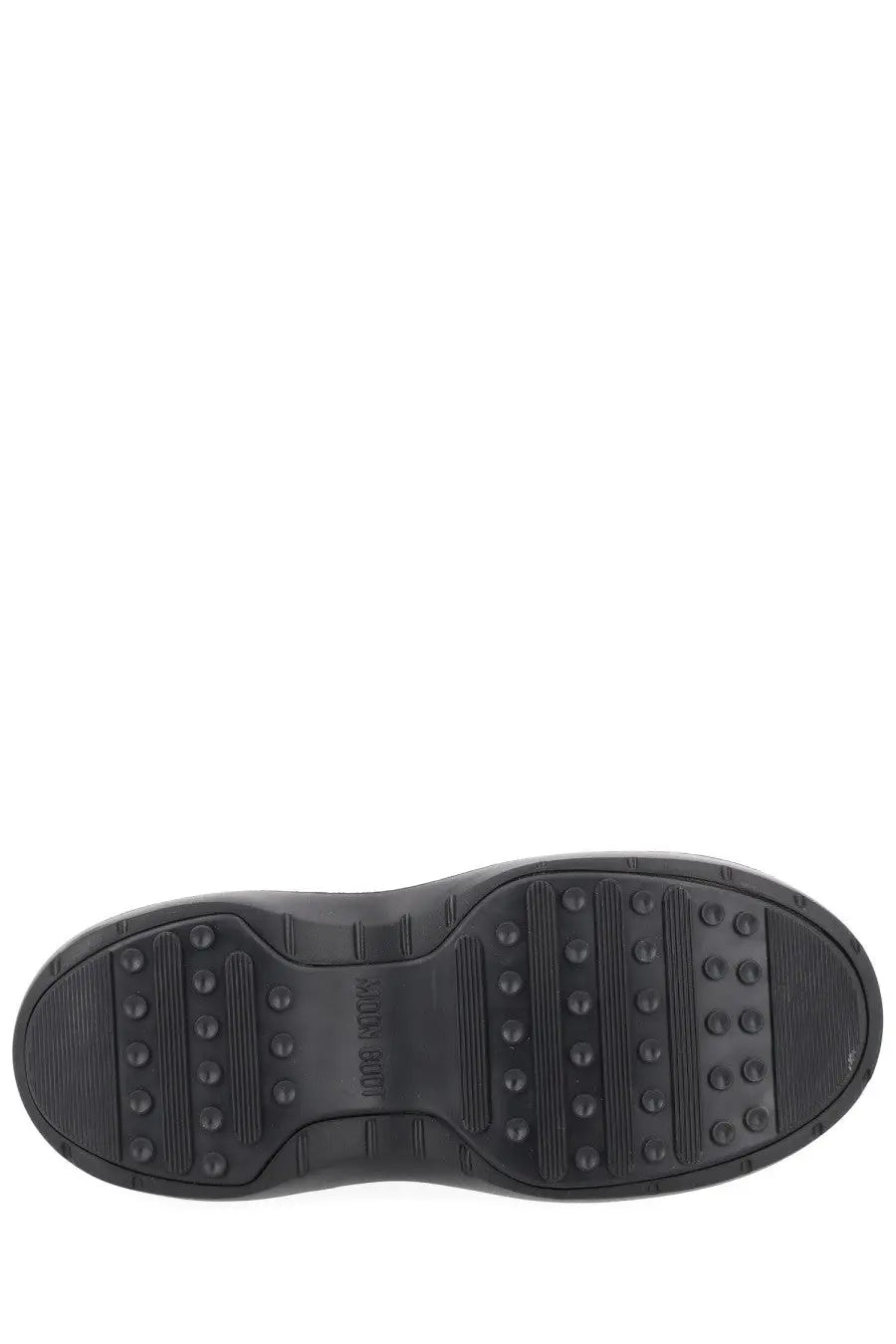 Black rubber sole with textured tread and moon boot branding on moon boot women’s chelsea boot moon black