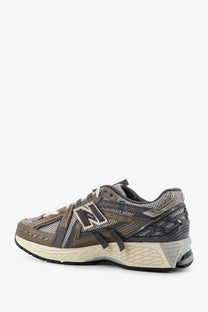 New Balance men’s mesh sneakers in gray and olive green with synthetic overlays and textured rubber sole