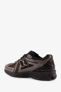 New Balance men’s mesh sneakers grey with dark brown and gray snake-skin texture and black accents