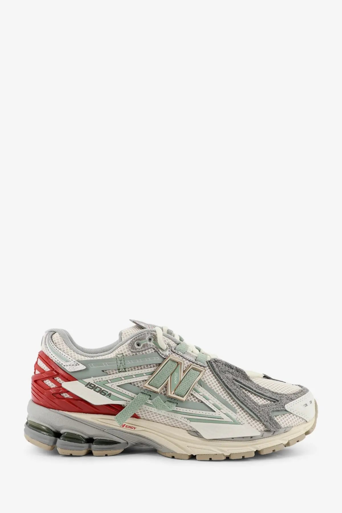 New balance men’s mesh sneakers in white with retro design featuring mesh suede and synthetic overlays and red accents