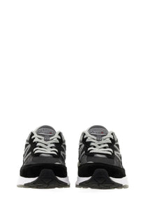 New balance women’s sneaker 990v6 black in black and gray with white laces and textured rubber sole