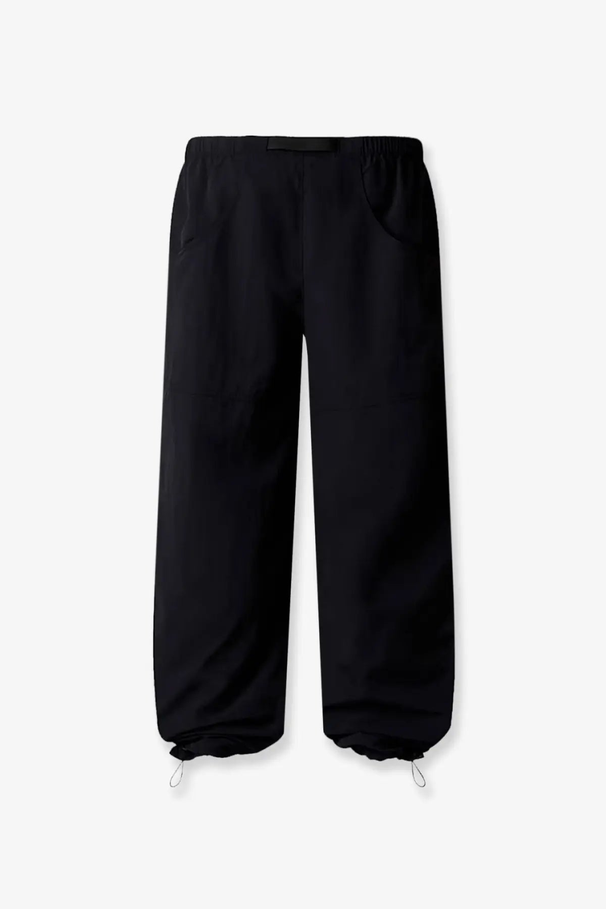 The north face men’s black nylon trousers feature loose fit elastic waistband and drawstring cuffs for comfort