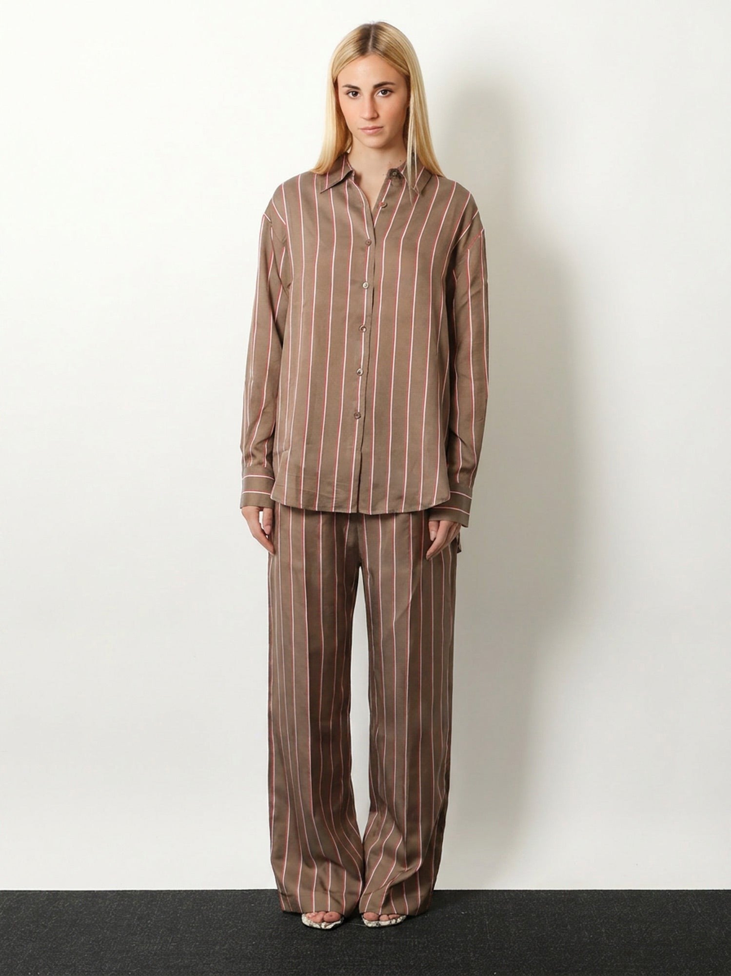 The Frankie Shop Women's Peri Fluid Viscose and Silk Shirt Brown