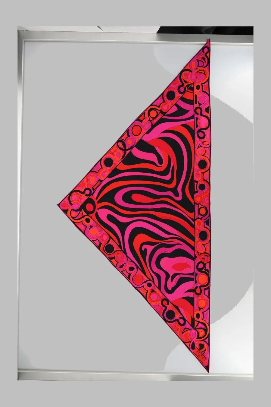 Pucci womens foulard triangolo in seta pink vibrant pink and black silk scarf with swirling abstract retro patterns