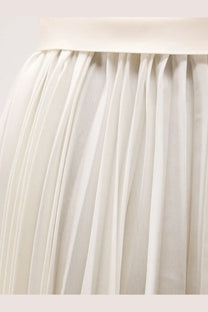 R2W women’s Aristo pleated skirt white flowing off-white lightweight fabric with smooth waistband