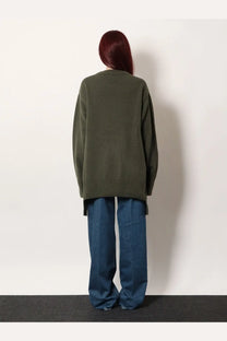 Olive green oversized knit cardigan made of wool and cashmere from r2w womens nicolas sweater collection