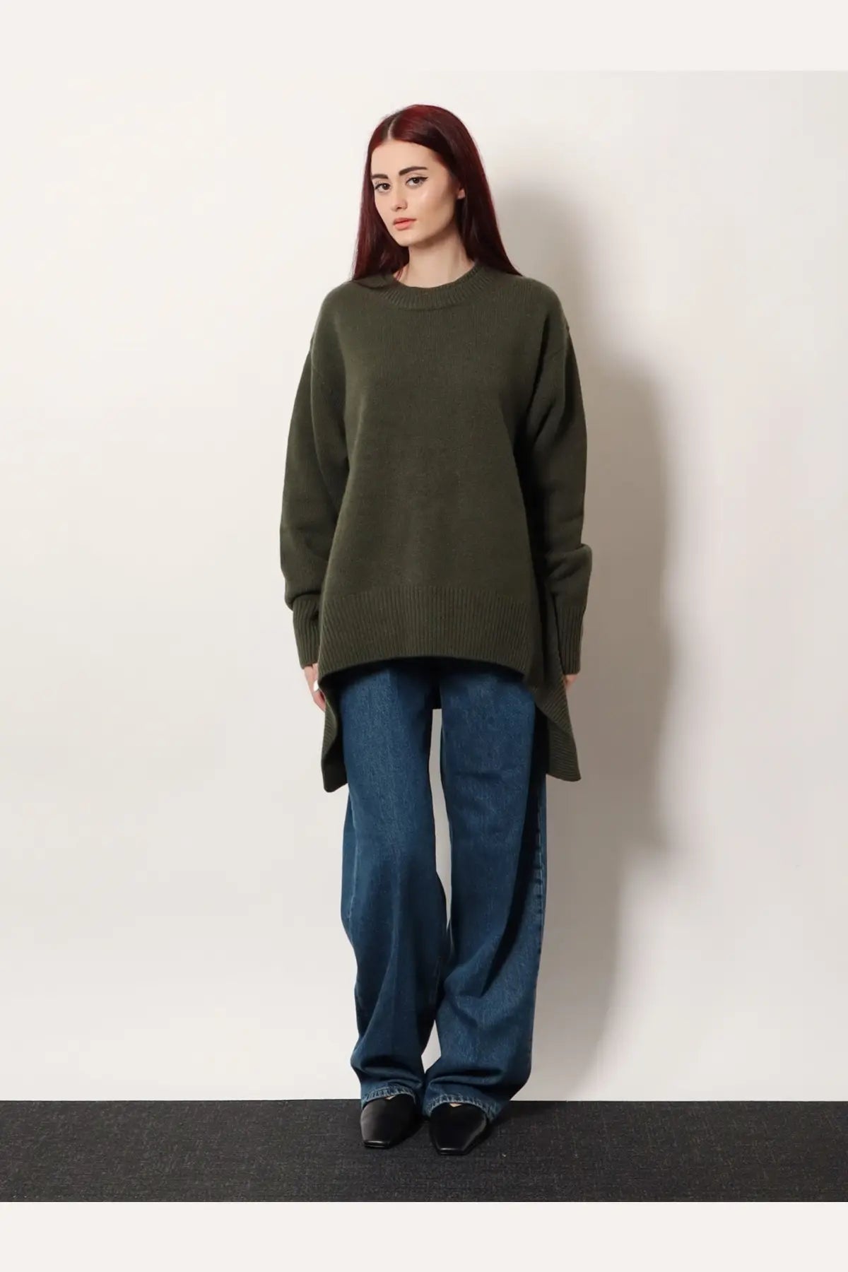 R2w women’s nicolas olive green oversized knit sweater with ribbed hem and cuffs made of wool and cashmere