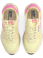 AUTRY Women's Reelwind Low Sneaker Beige, view 4