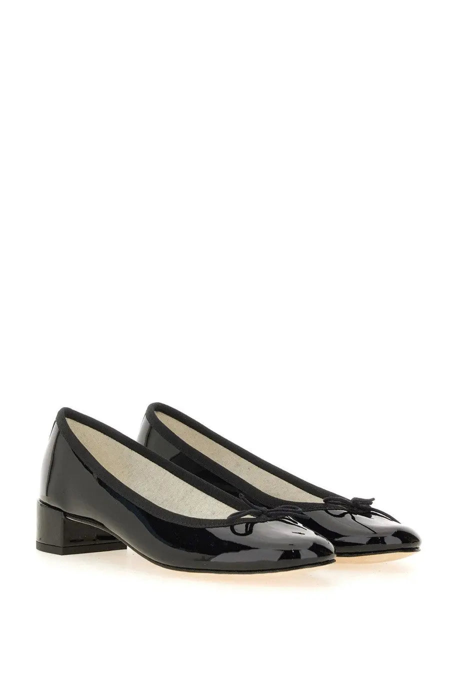Repetto women’s ballerina Camille black patent leather flats with a small bow at the toe perfect for casual wear
