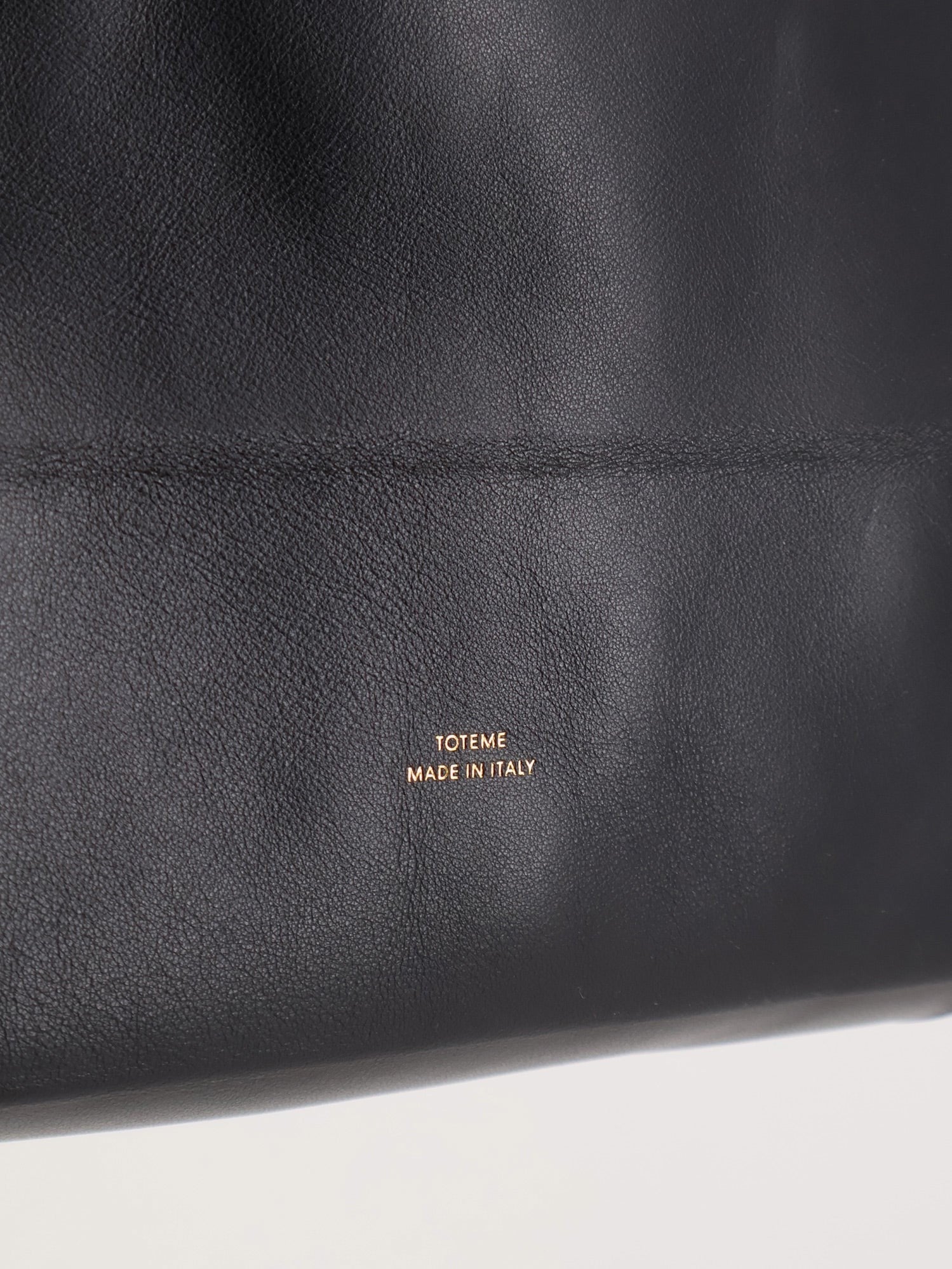 Toteme Women's Roam Leather Shoulder Bag Black