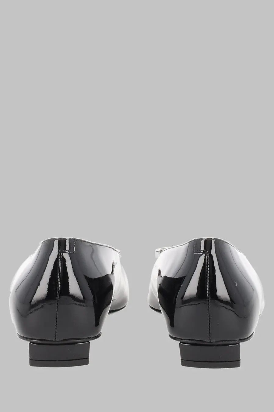 Roger Vivier women’s ballerina Belle Vivier in Vernice black featuring black patent leather flats with low block heels