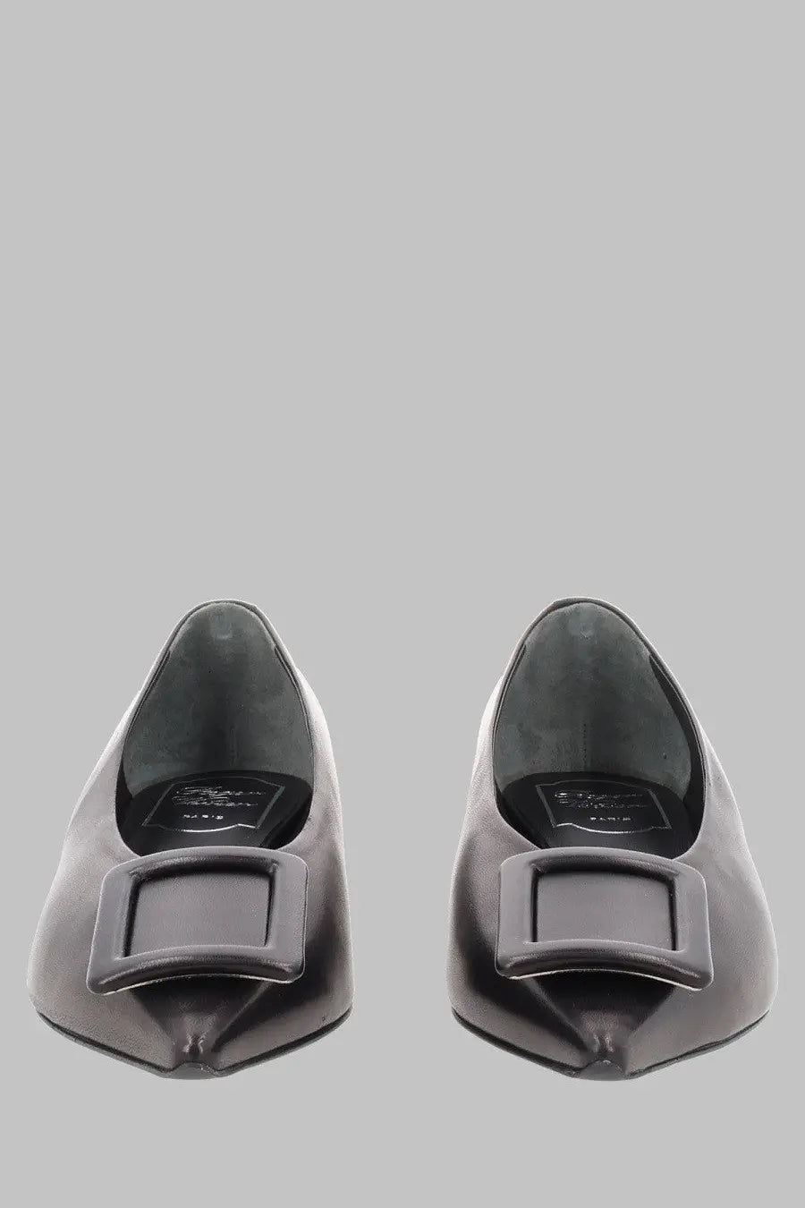 Roger Vivier women’s ballerina punta black patent leather flats with a sleek square buckle at the toe