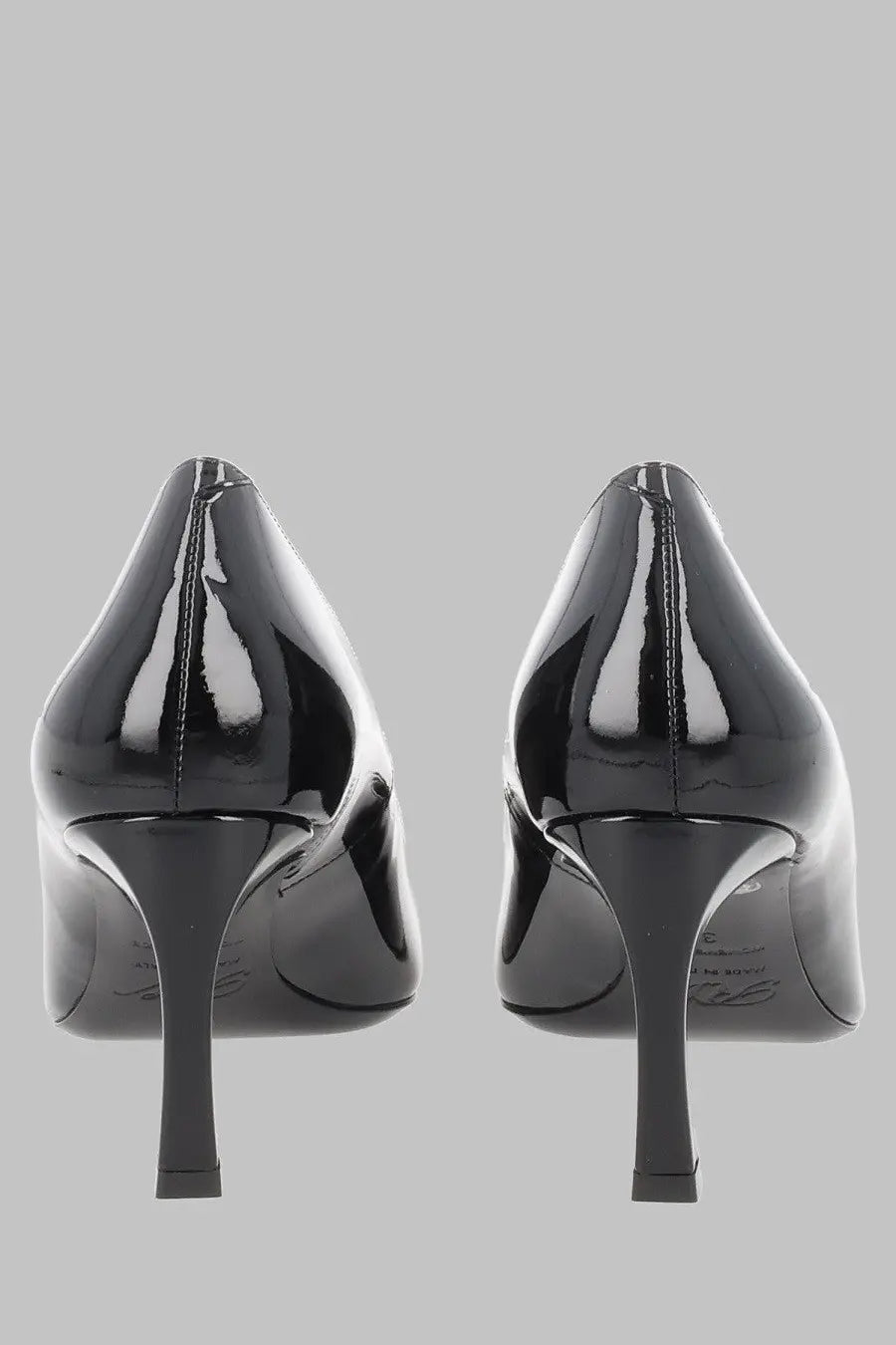Roger Vivier women’s Écolleté Trompette black patent leather high-heeled pumps with glossy pointed toe design