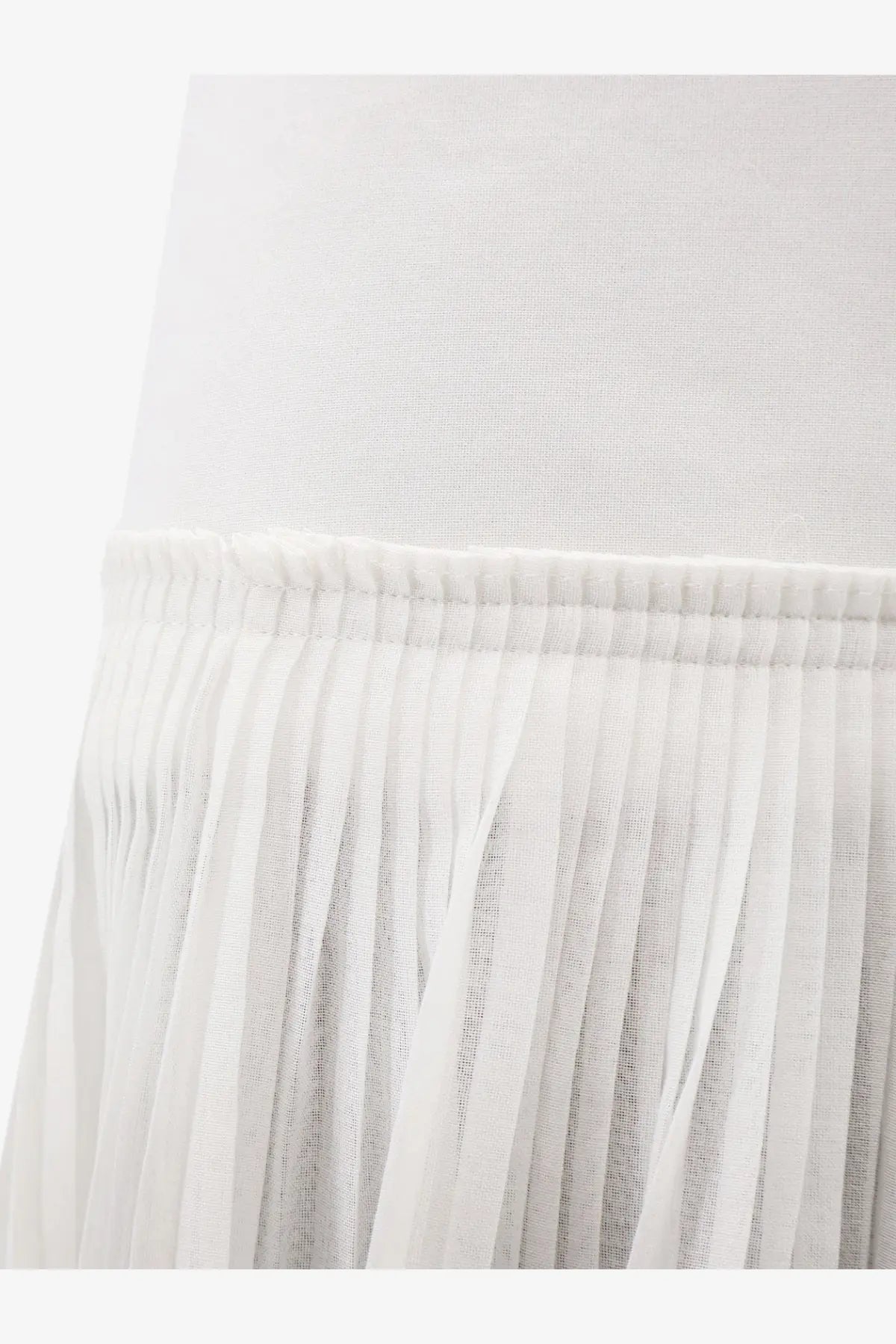 Rohe women’s pleated cotton skirt white with soft flowing fabric and elastic waistband for comfortable wear
