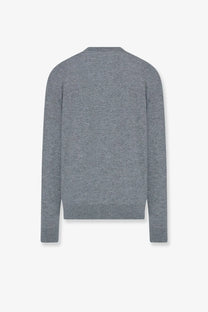 The row women’s nian cashmere sweater in grey features a gray heathered knit with ribbed cuffs and hem