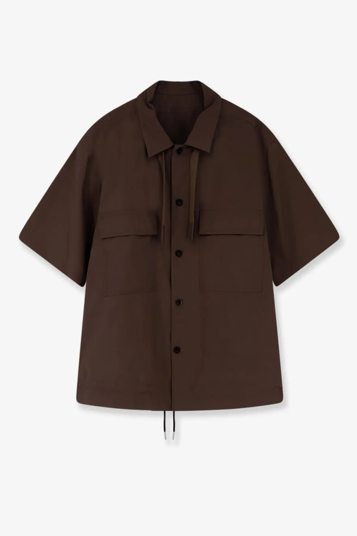 Sacai men’s beige cotton short-sleeved button-up shirt with collar, two chest pockets, and drawstring hem