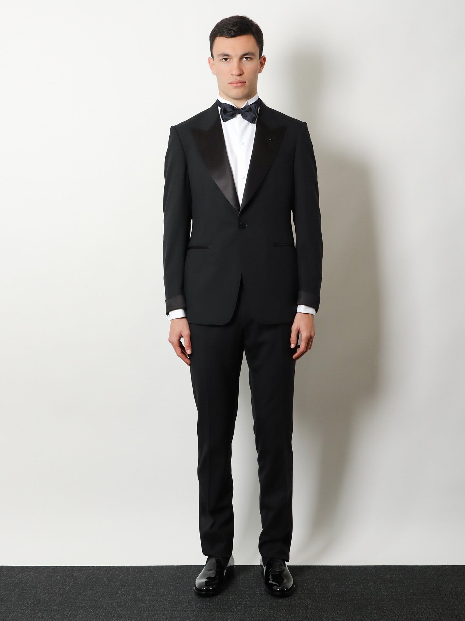 Tom Ford Men's Shelton Wool Tuxedo Black