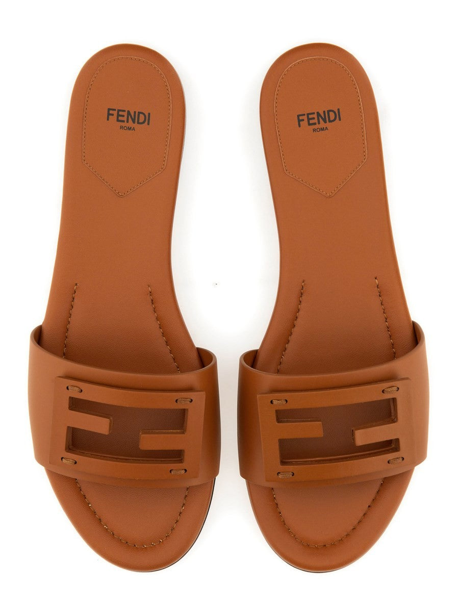 Fendi Women's Slide in Pelle Brown