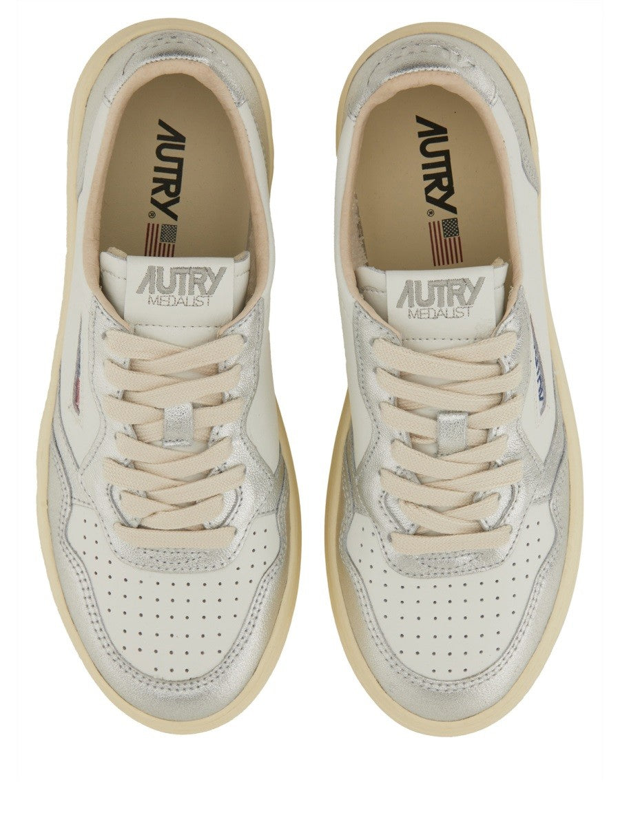 Autry Women's Medalist Low Sneaker Silver AUTRY