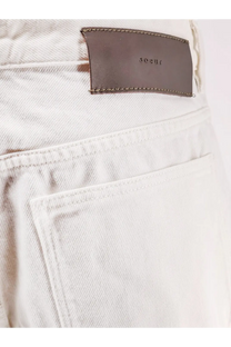 White denim jeans with a brown leather 302uc brand patch on the back from Soeur women’s Eliott denim trousers white