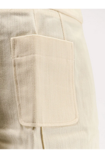 Beige denim pocket with neat stitching and subtle woven texture on the back of soeur women’s hover cotton shorts crème