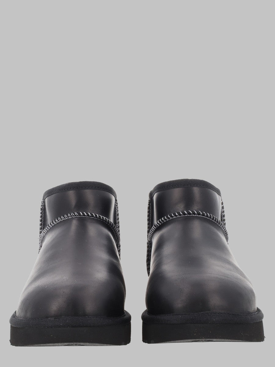 UGG Women's Stivale Classic Ultra Mini Black