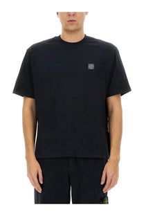 Stone island men’s black short-sleeved t-shirt with small square logo patch on left chest for casual wear