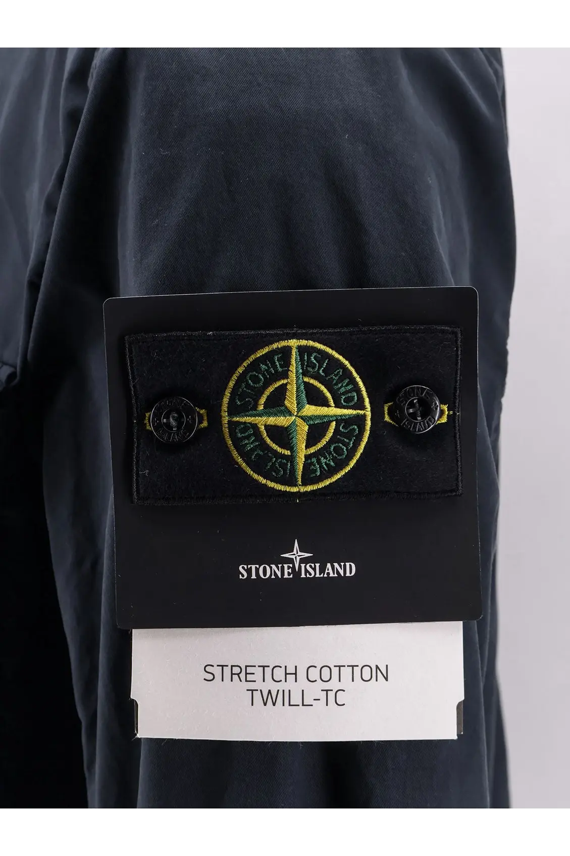 Stone island men’s stretch cotton twill tc jacket blue with black stone island patch and green yellow compass logo