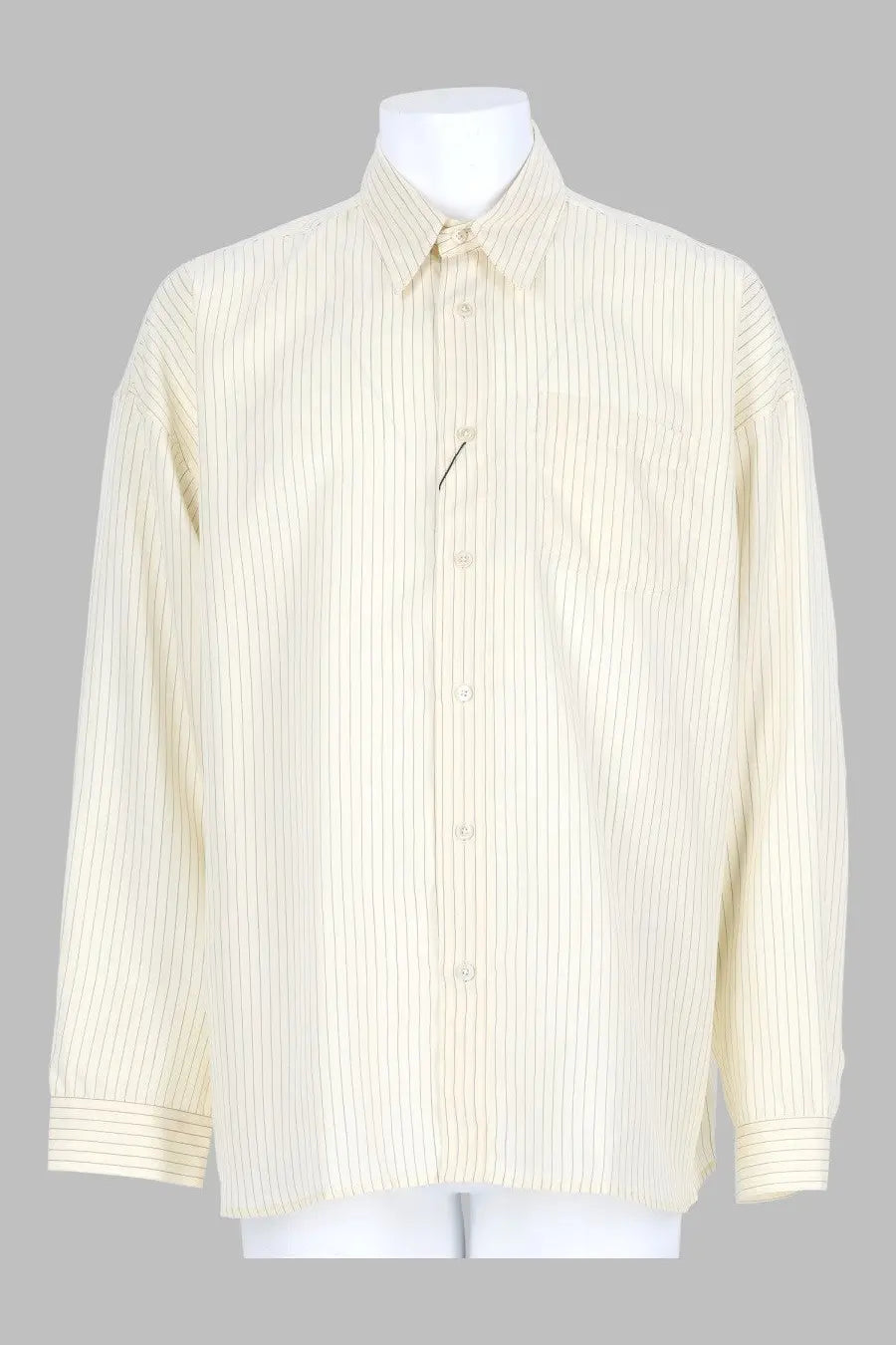 Sunflower men’s camicia stable white cream button-up shirt with thin vertical stripes displayed on a mannequin