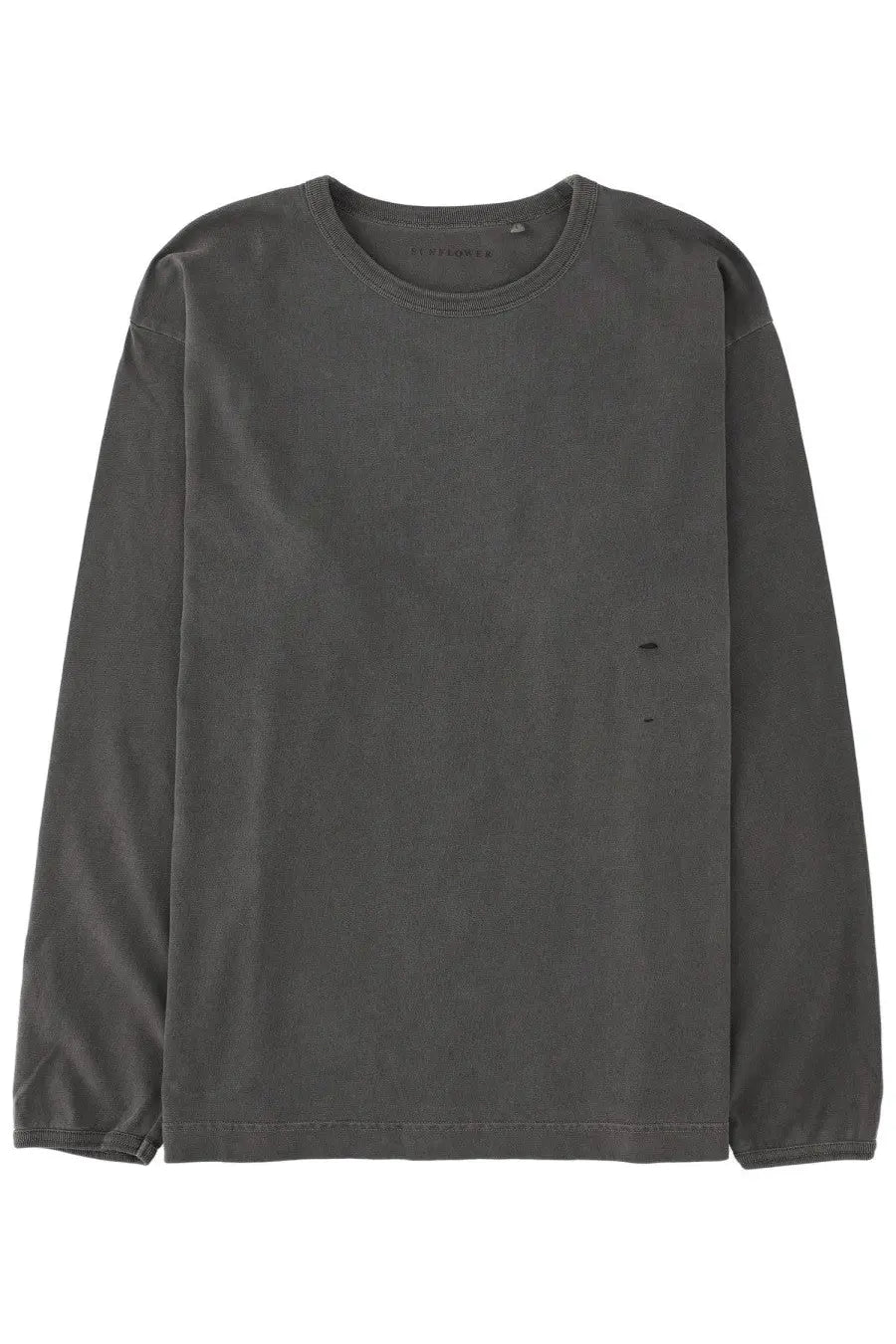 Dark gray long-sleeved crew neck t-shirt with subtle distressed details from sunflower men’s shirt maniche lunghe grey collection