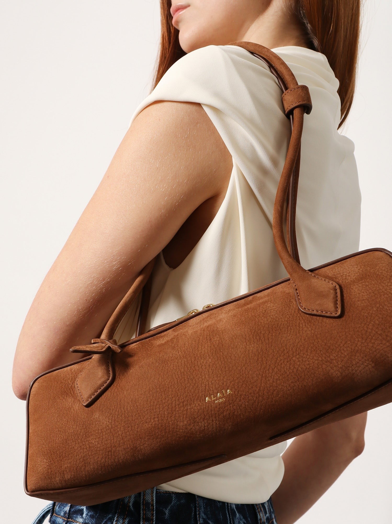 ALAÏA Women's Teckel Medium Suede Shoulder Bag Brown