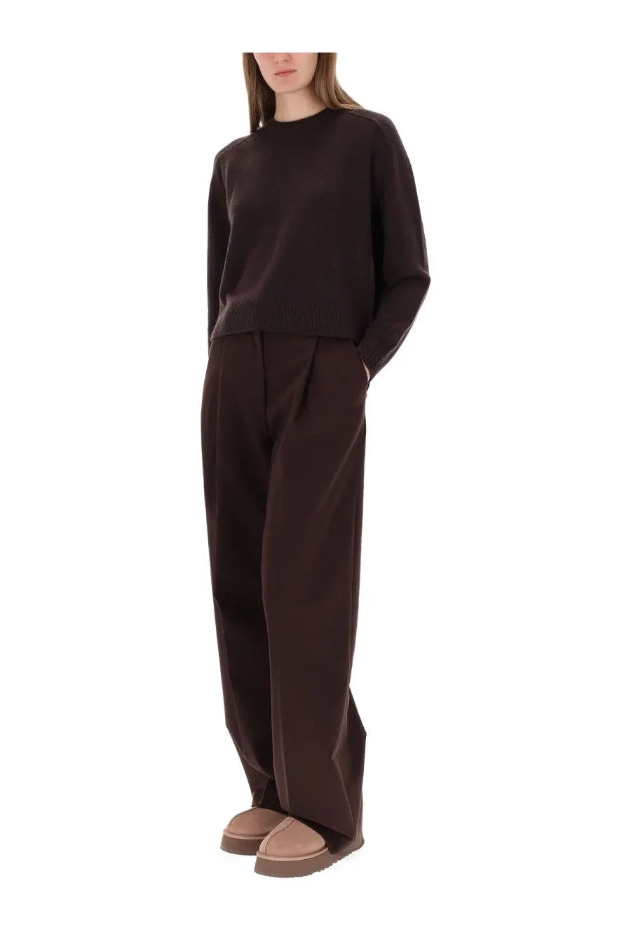 Theory women’s cashmere sweater in dark brown knit with round neckline and ribbed cuffs