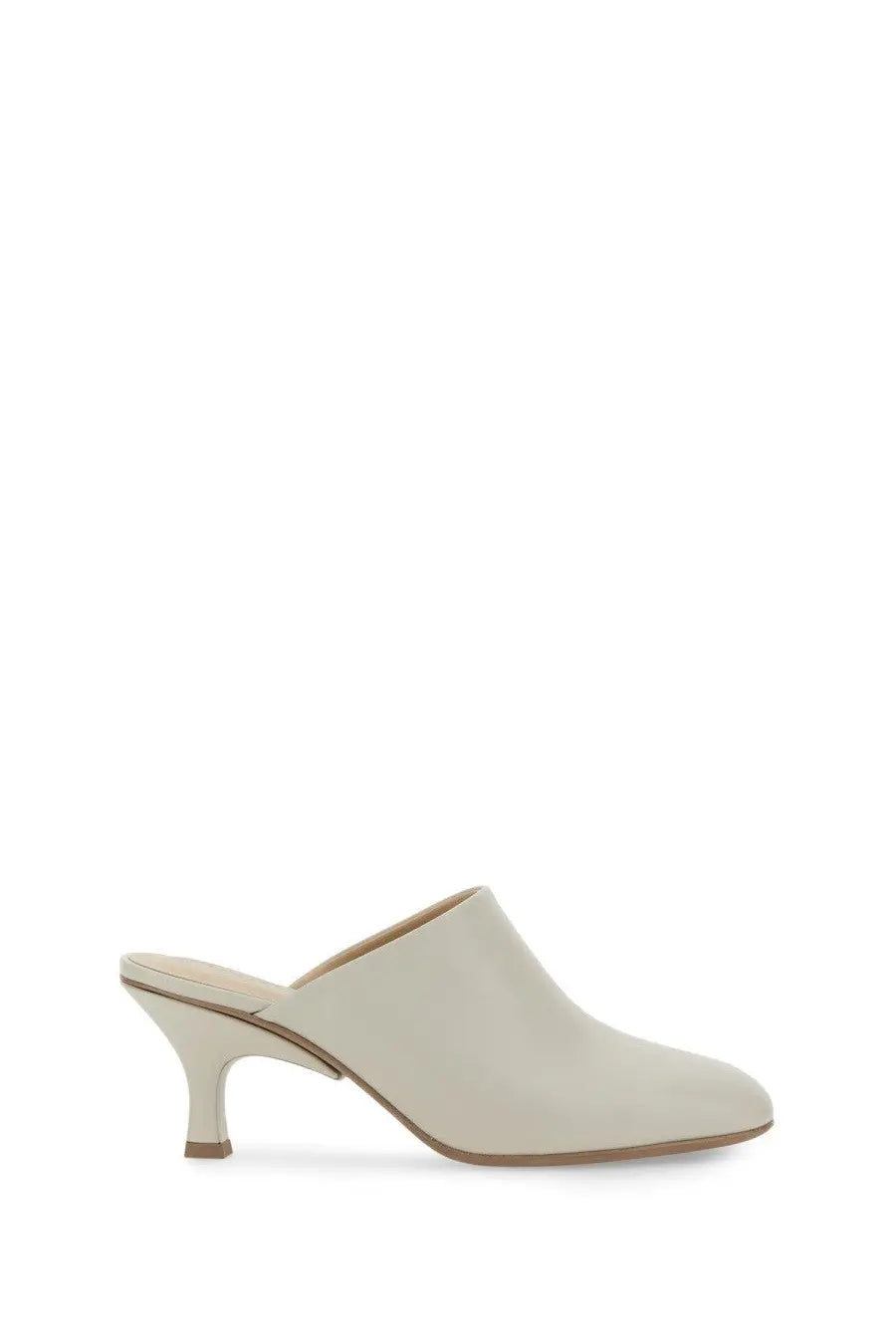 Tods women’s cream leather mule sandal with sleek minimalist design and slender heel in white color
