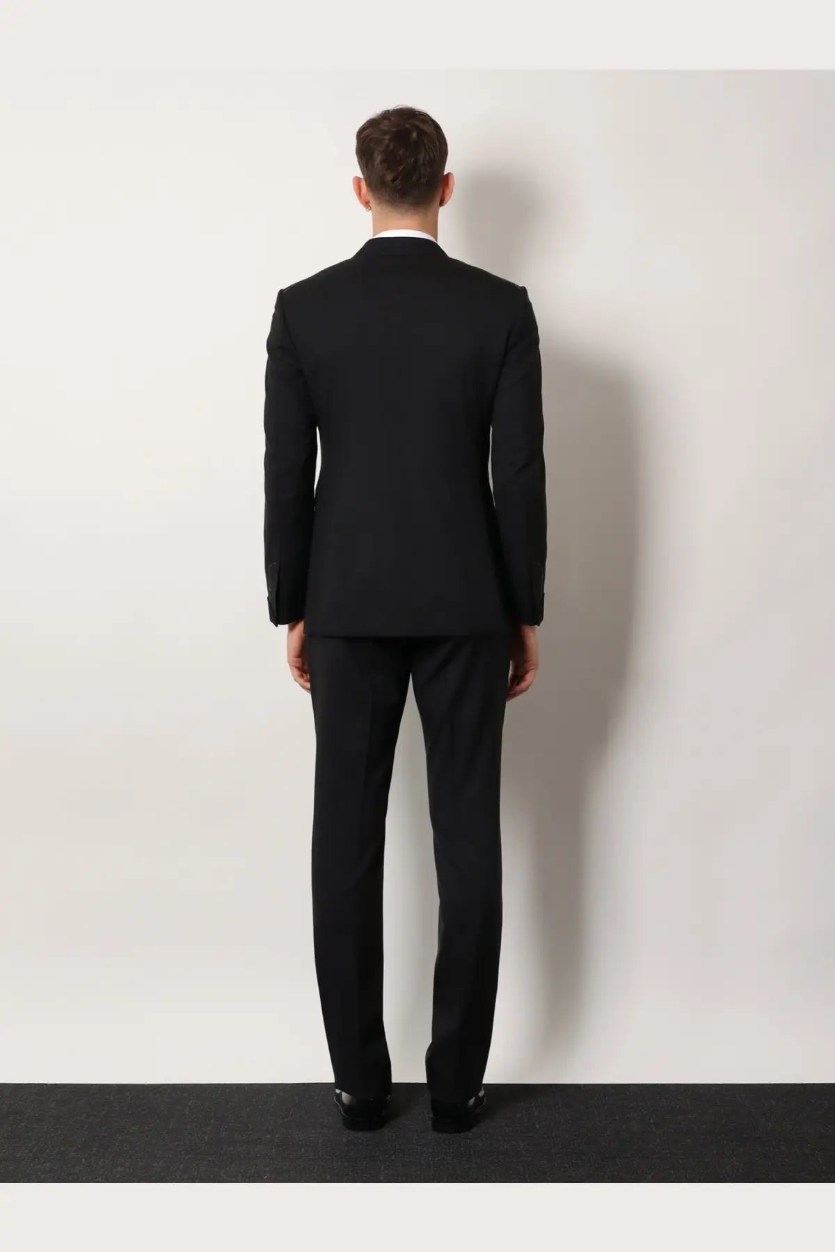 Tom Ford men’s Shelton wool tuxedo black tailored suit with sleek formal design front view