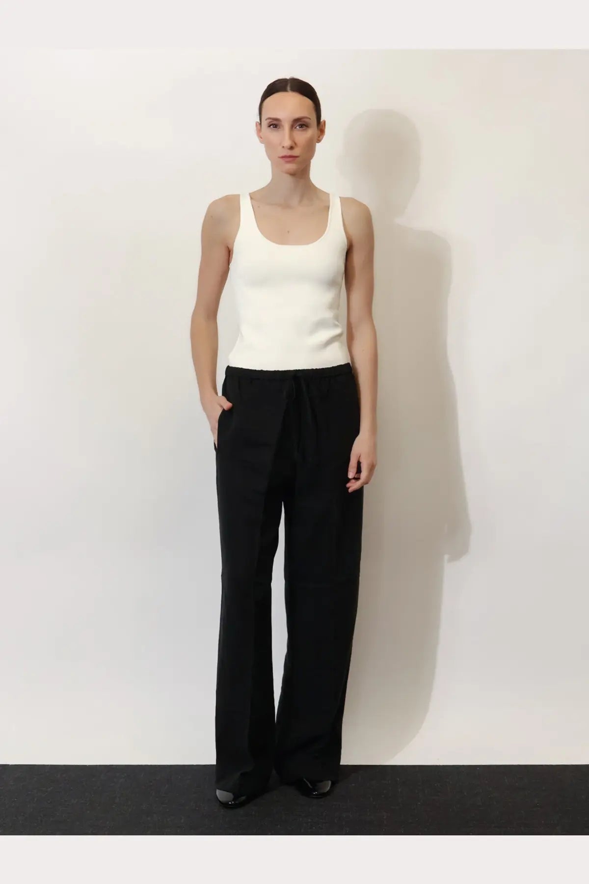 Toteme women’s black wide-leg trousers with a drawstring waistband made from linen and lyocell blend