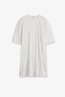 Toteme women’s white relaxed fit short sleeve dress made of textured cotton blend fabric
