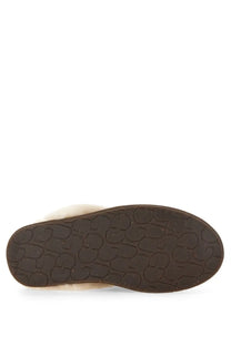 Brown rubber sole with embossed ugg logo pattern on ugg women’s slipper scuffette brown back side