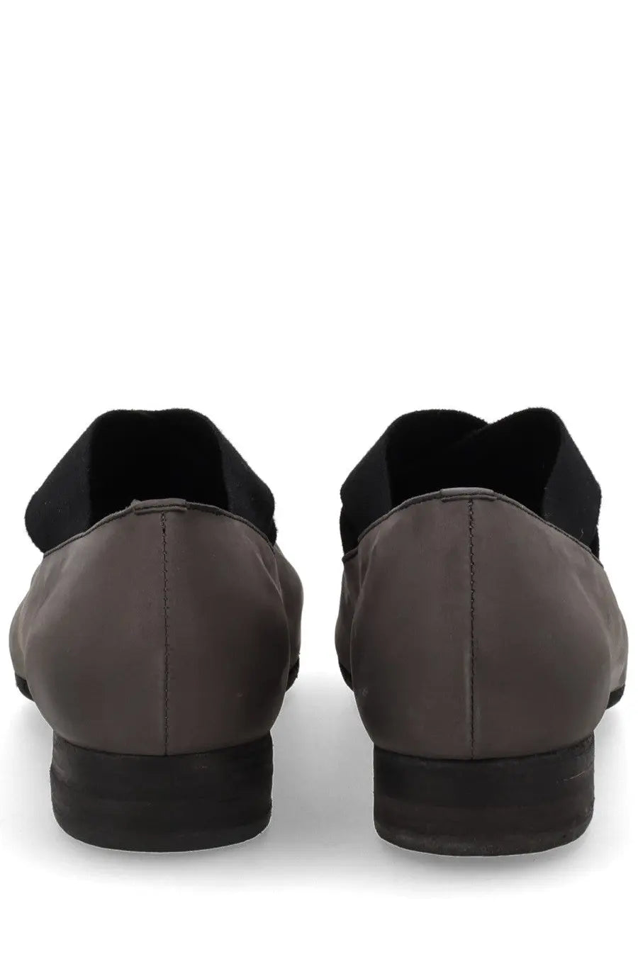 Uma wang women’s ballerina in pelle grey dark gray suede loafers with black rubber soles and elasticated inner lining