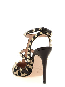 VALENTINO GARAVANI - VALENTINO GARAVANI - Valentino Garavani ’Rockstud’ pumps - Women’s Shoes