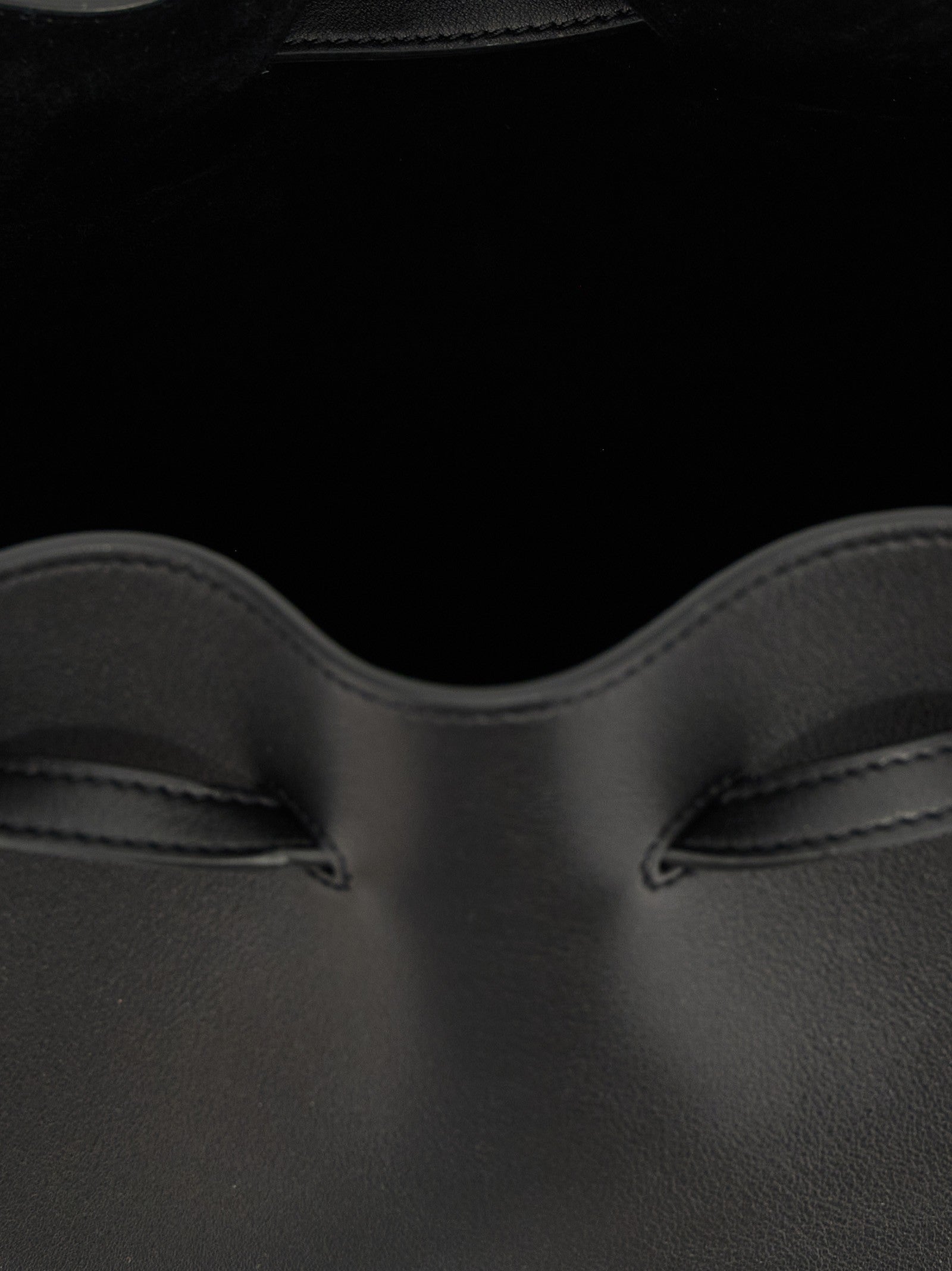 Valentino Valentino Garavani Vlogo Signature Shoulder Bag Black