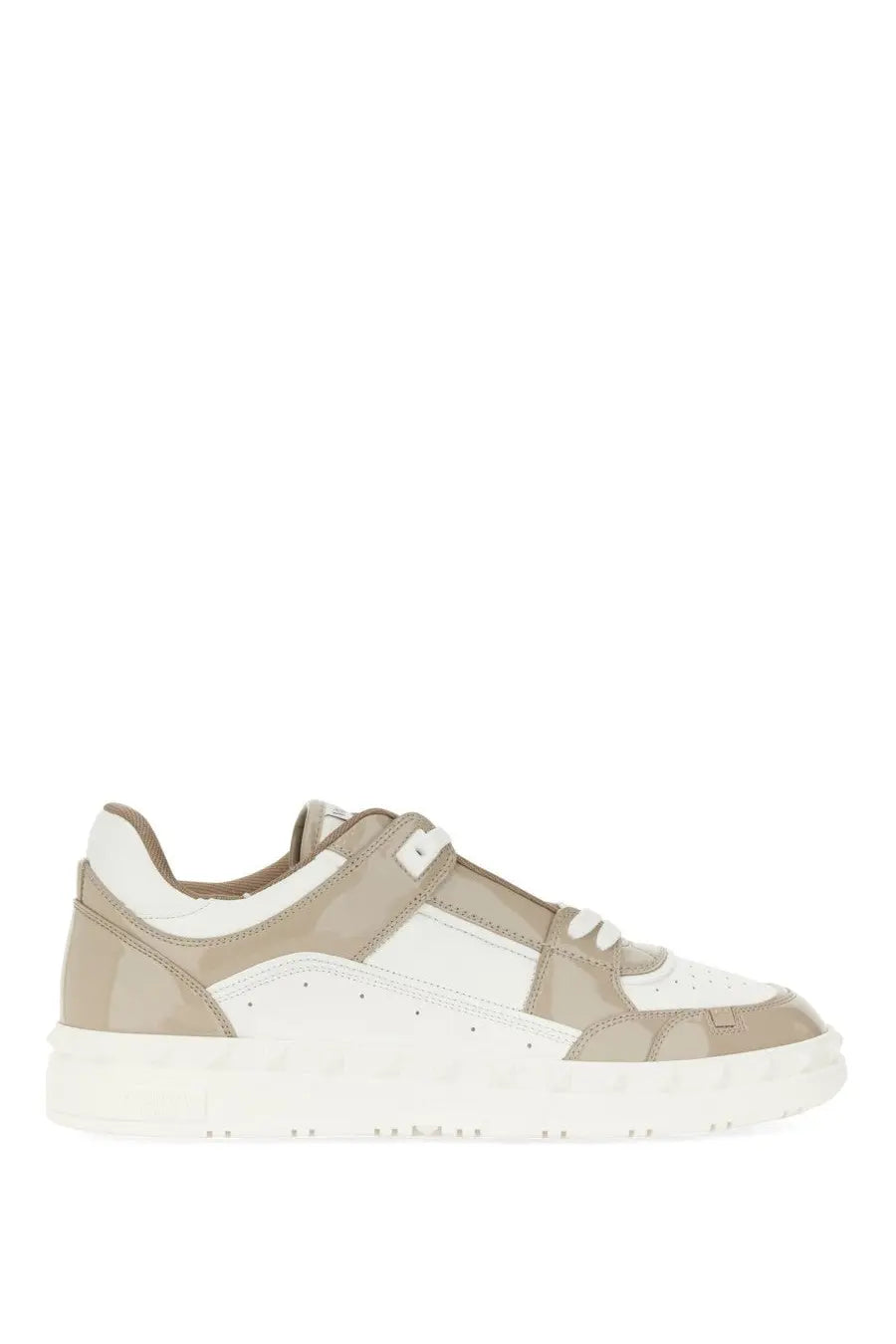 Valentino men’s low top sneaker freedots white in beige and white with glossy finish contrasting panels and chunky sole