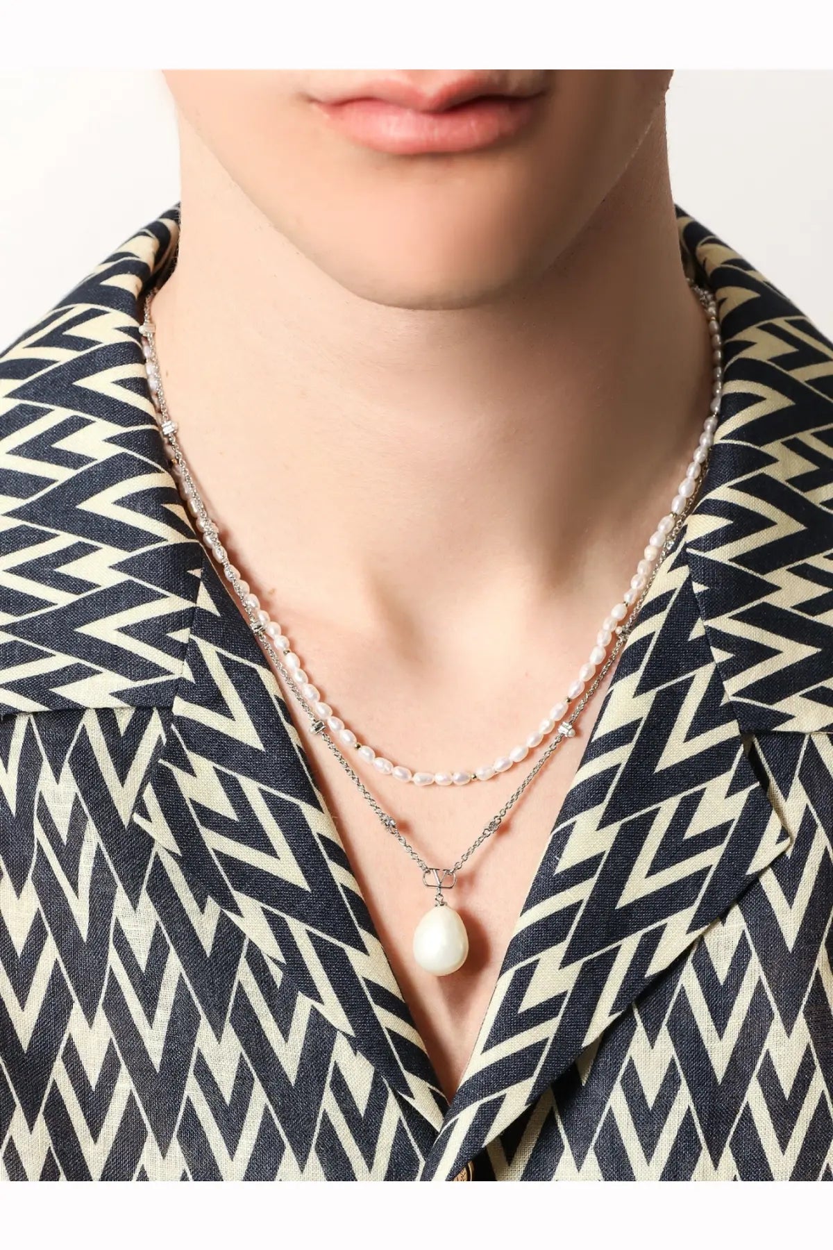 Valentino men’s metal necklace white with delicate silver chain and single teardrop-shaped pearl pendant
