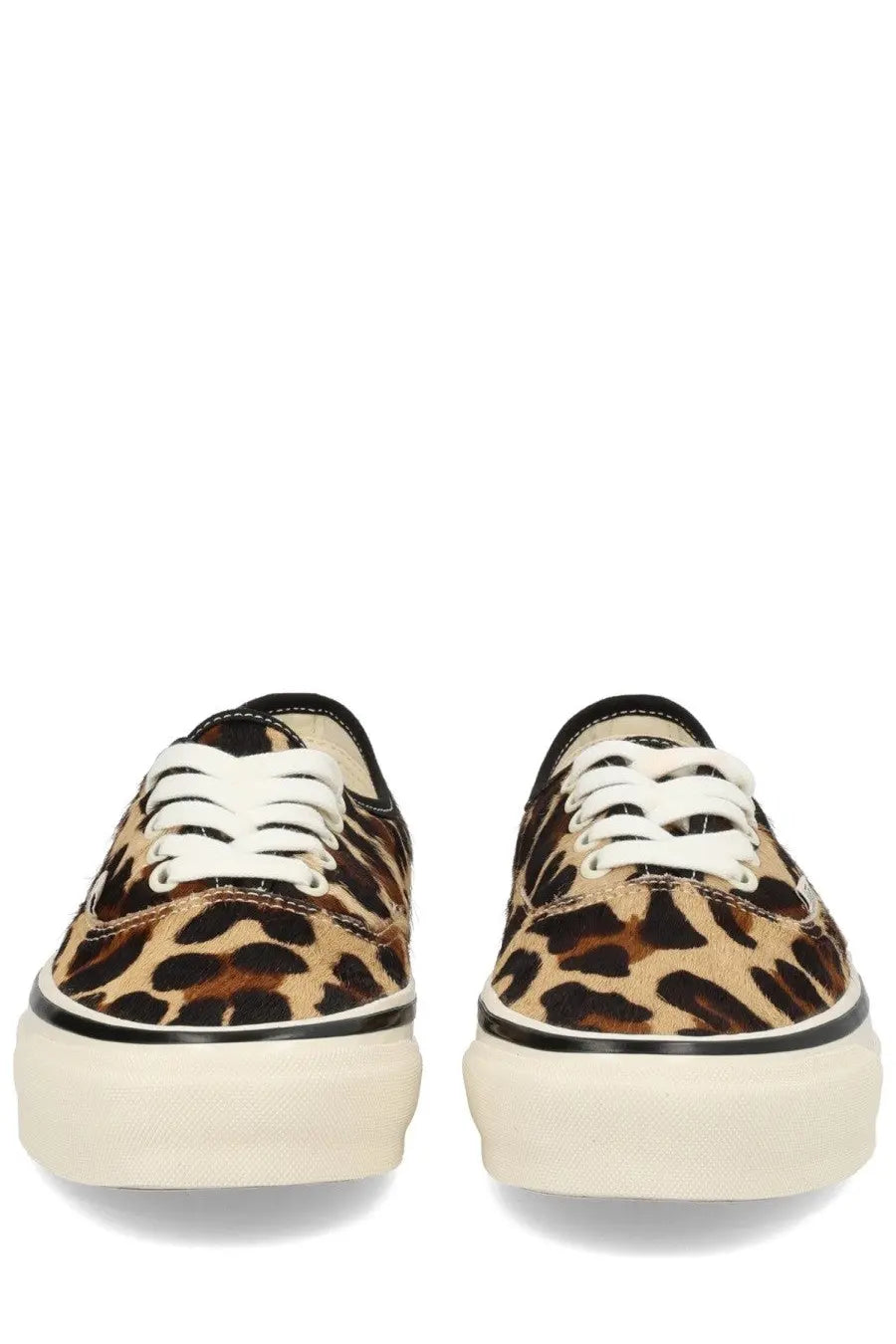 Vans unisex sneaker authentic pattern leopard print with white laces and cream-colored rubber sole