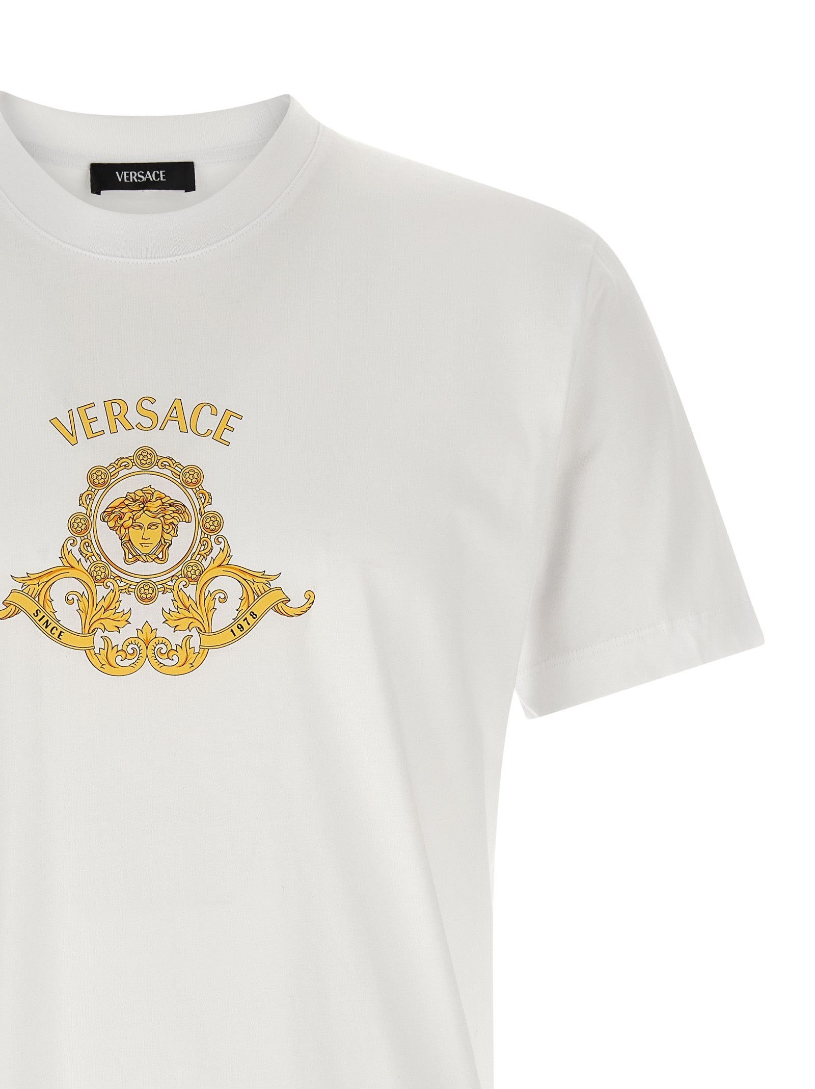 VERSACE - VERSACE - ’Hall of Heroes Crest’ T-shirt - Men’s Tops